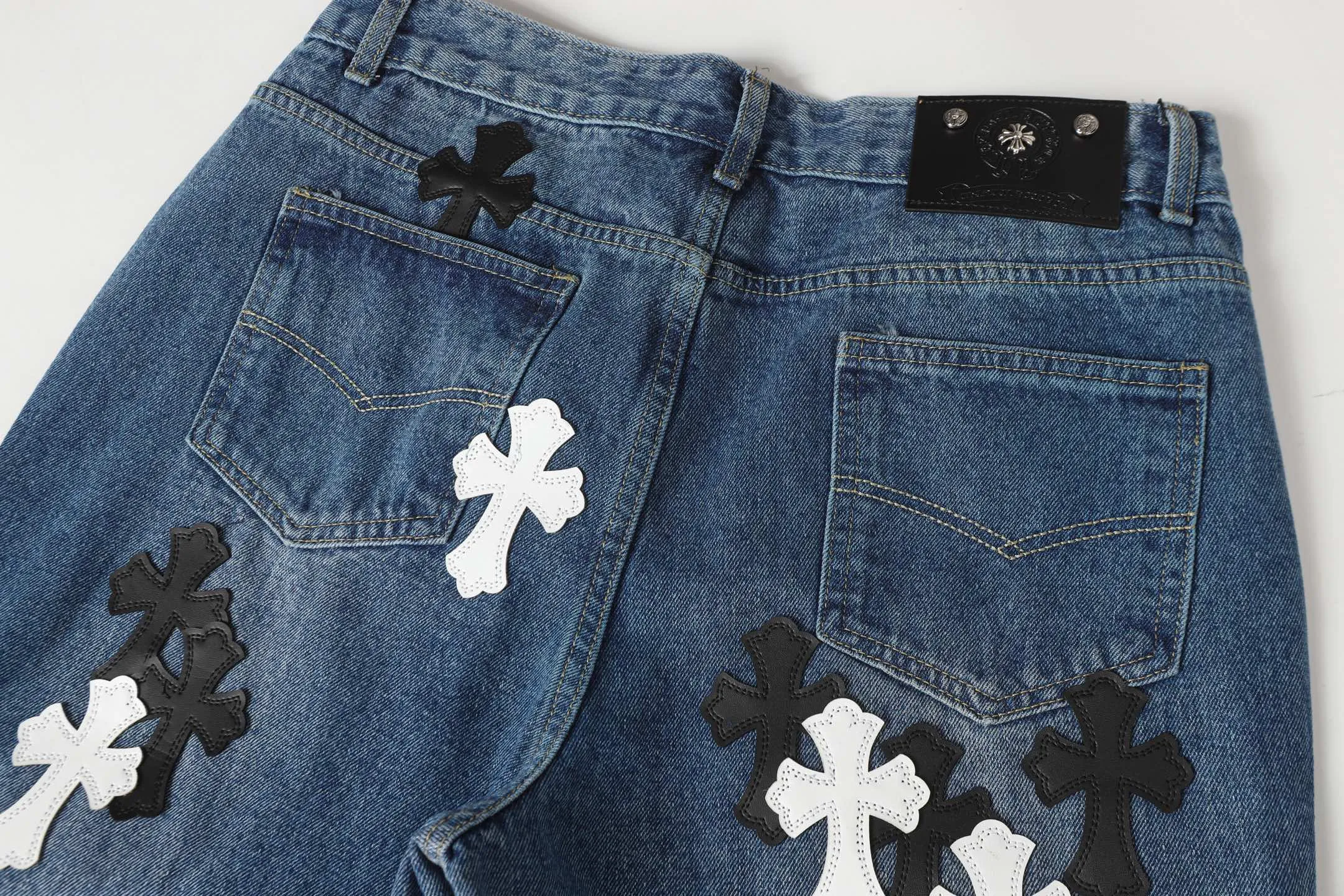 P270 Cross-border model, please do not place an order if you are pursuing quality - Chrome Hearts/Chrome Hearts Cross ✝️ Inlaid embroidered washed jeans, trousers and casual pants - High weight, high density and high quality. The wool is soft, delicate and skin-friendly. It feels soft and silky. It has excellent warmth and skin-friendly properties - Custom-woven and dyed, no color difference. No matter the fabric or workmanship details, it beats the ordinary version on the market - Hardware zipper accessories are all customized, full of details -Colour: washed blue -Size: 28 30 32 34 36
